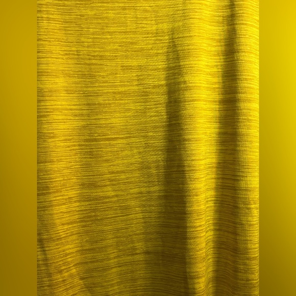 Women’s Nike Dri-Fit Yellow NCAA Iowa Hawkeyes Long Sleeve Size Large Shirt‎ - Picture 4 of 5